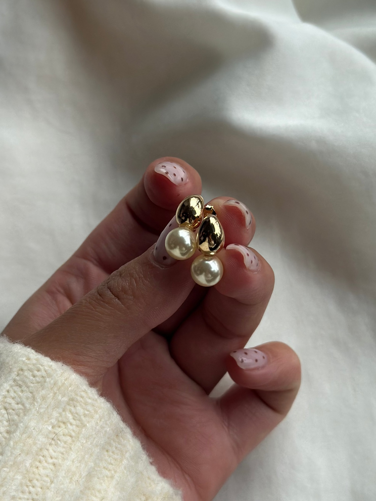 Isla Pearl Drop Earrings